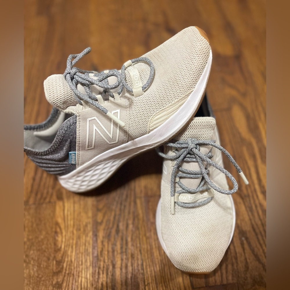 Women’s new balance roav tennis shoes